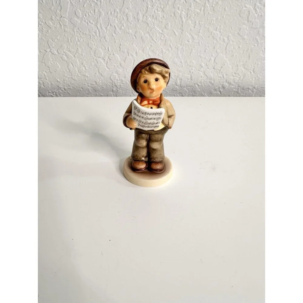 M.I.Goebel Hummel Figurine Hitting‎ the High Note Hum 846 TMK-8 EE Kinder Choir